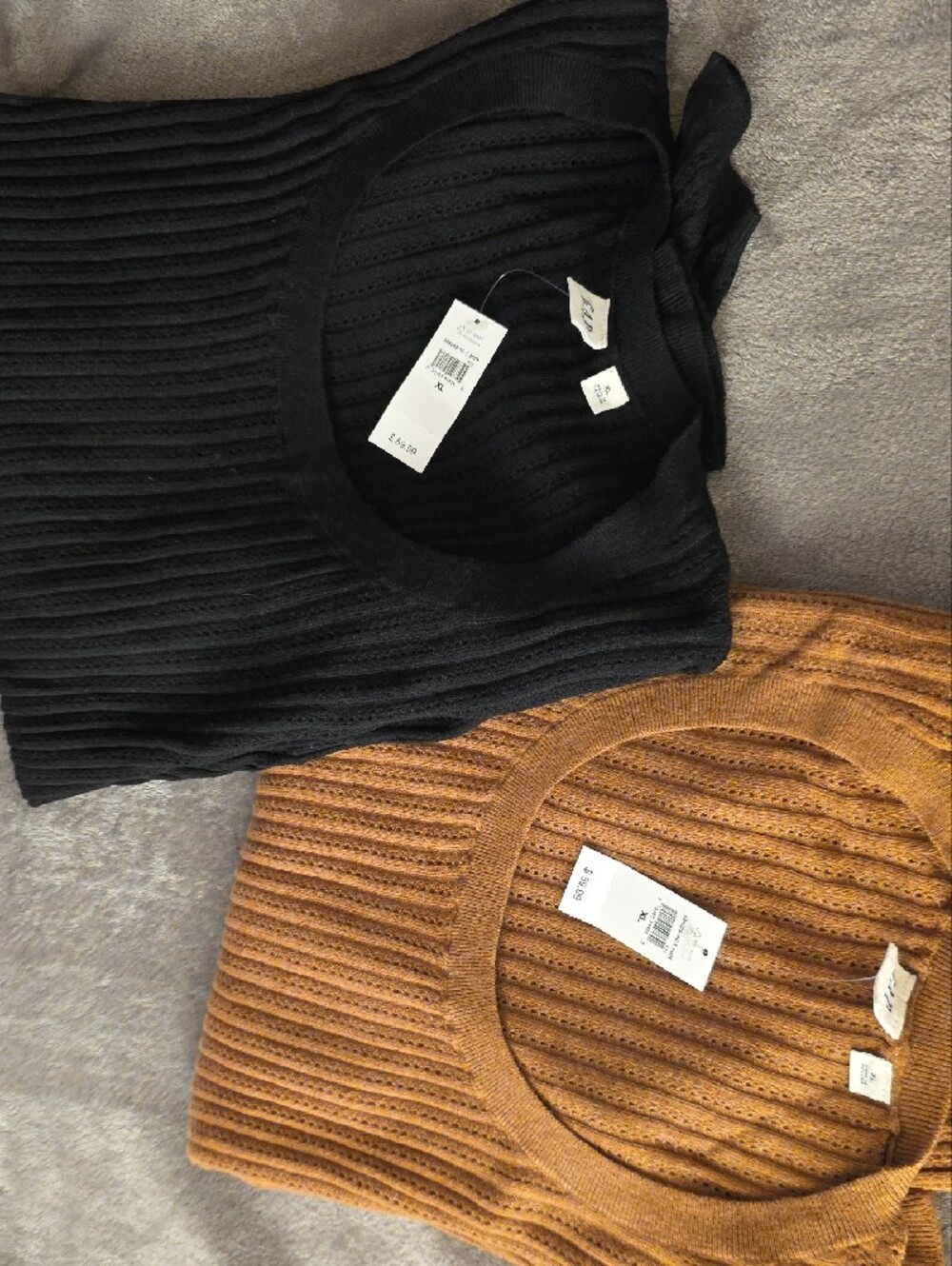 Sweaters/Tops - Picture 2 of 3